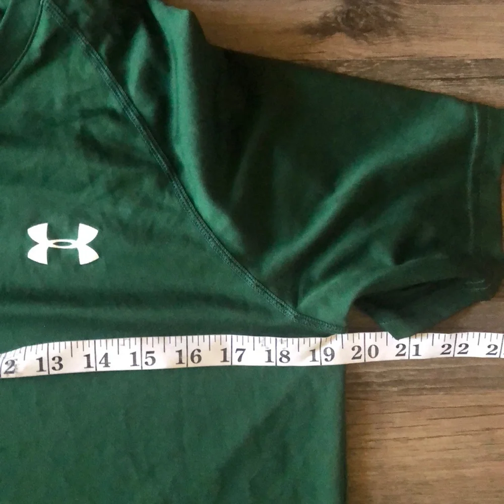 ‼️Flash Sale‼️ $10 Under Armour Green Heat Gear Shirt size Small - Picture 7 of 7